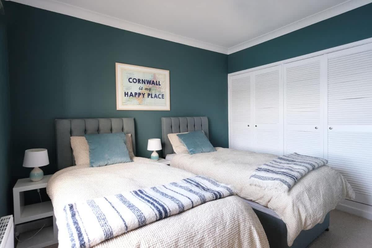 Spectacular Waterfront Views With Parking At 'Mariners Mirror' Apartment Falmouth Exterior photo